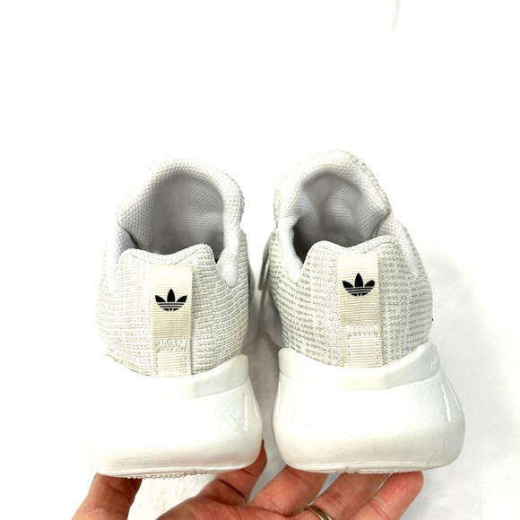 Adidas Swift Run 22 J Running Sneakers Gray Black GW8183 Track Shoe - Picture 2 of 9